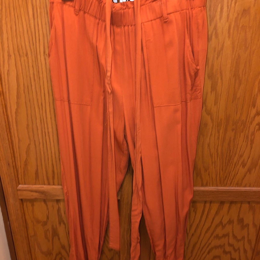 Comfy pants with belt and big pockets